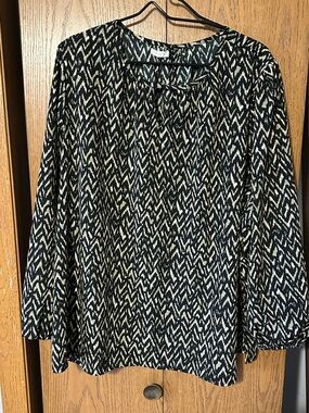 Maurices Black and Cream Patterned Long-Sleeve Blouse